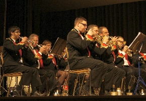 Die Eglisauer Brass Band hat eine einzigartige Durchmischung von älteren und jungen Enthusiasten und noch vieles vom ursprünglichen Dorfvereins-Charakter beibehalten können.